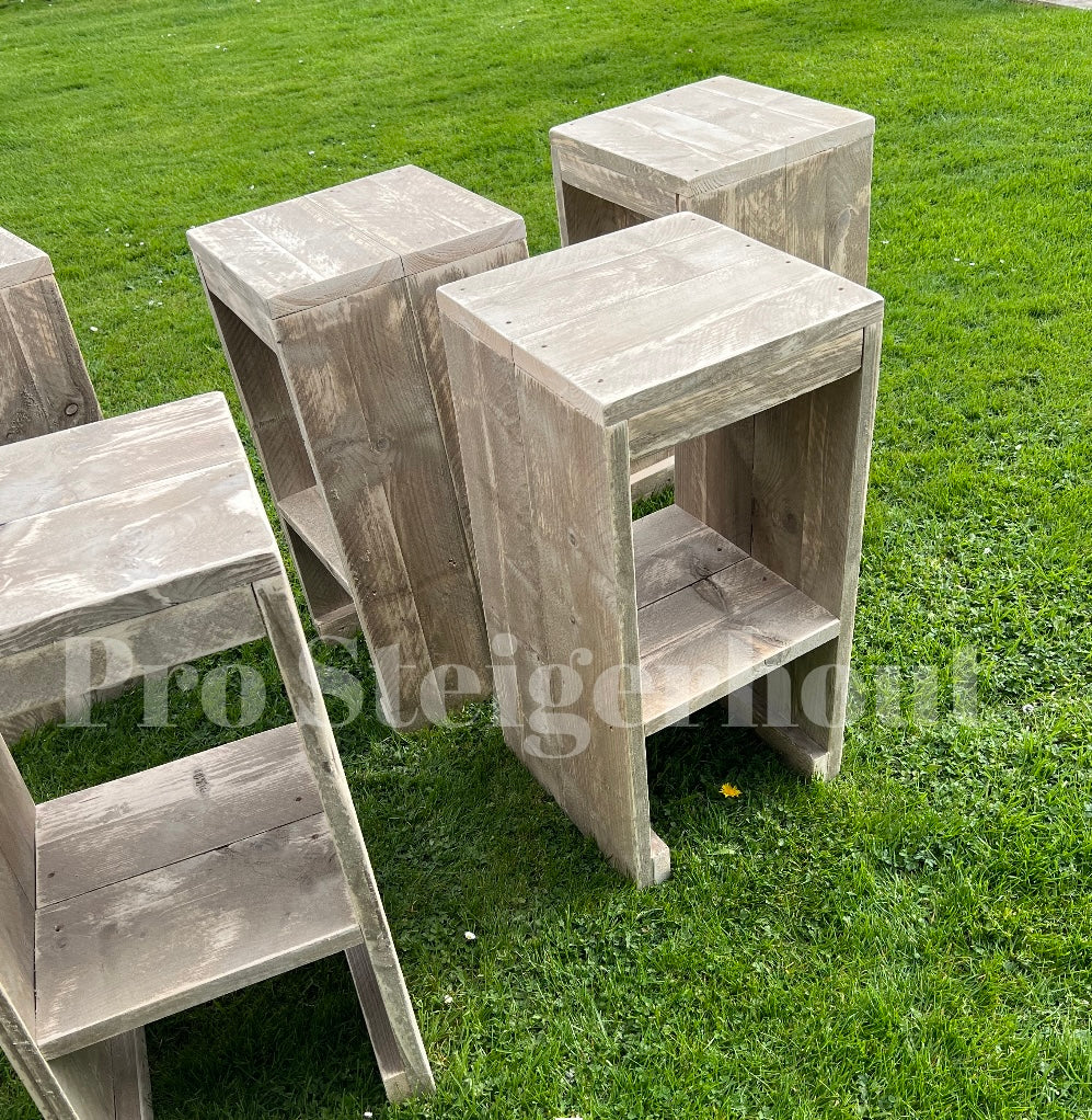 Barhocker aus Gerüstholz