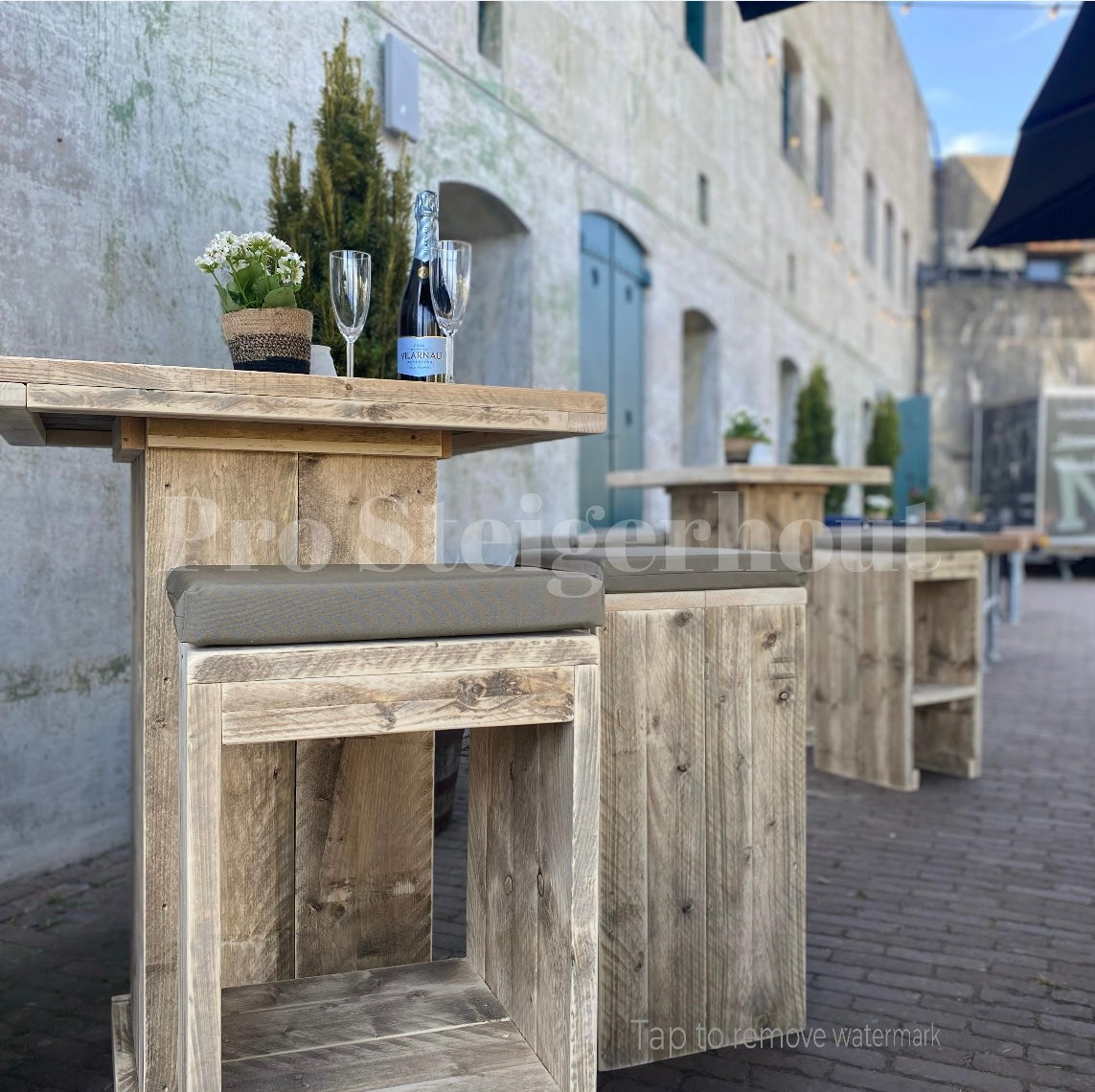 Gerüstholz-Barset für 2 bis 4 Personen (Tisch + Hocker)