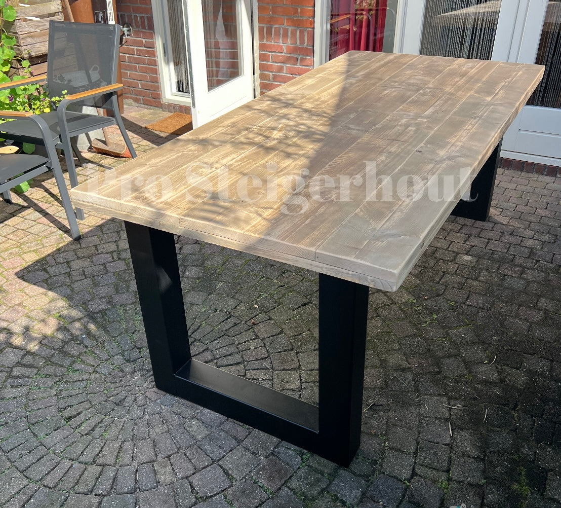 Gerüstholz-Gartentisch mit U-Beinen